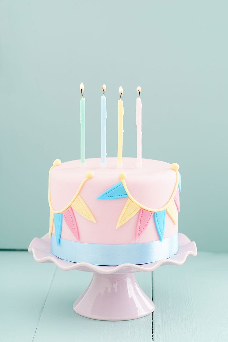 Small-Pennant-Cake-Pink.jpg