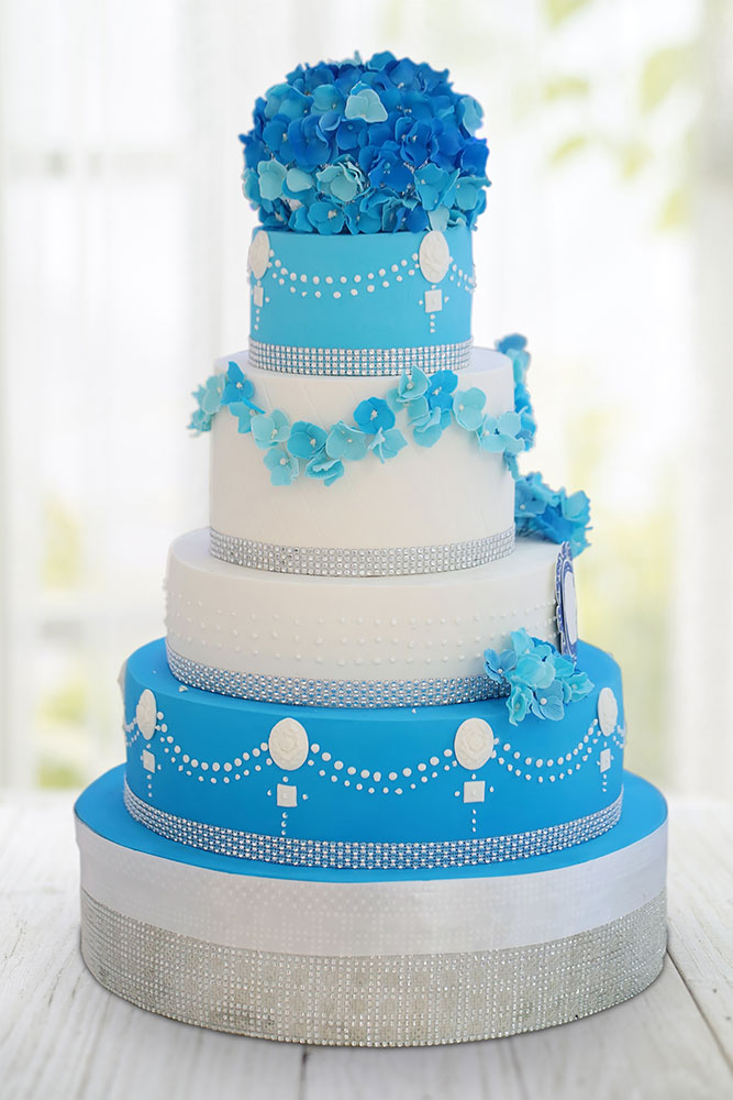 weddingcakes_blue_gatsby_big_01.jpg