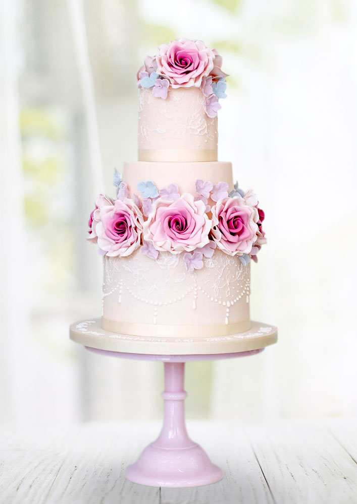 weddingcakes_fine_romantic_roses_cake_big_01.jpg
