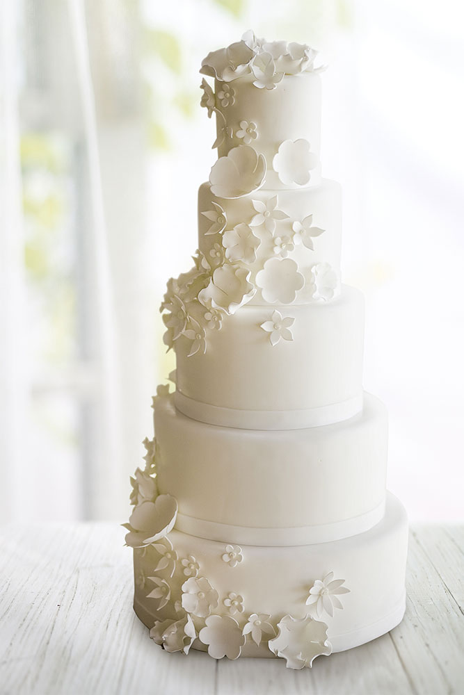 weddingcakes_pure_white_love_big_01.jpg