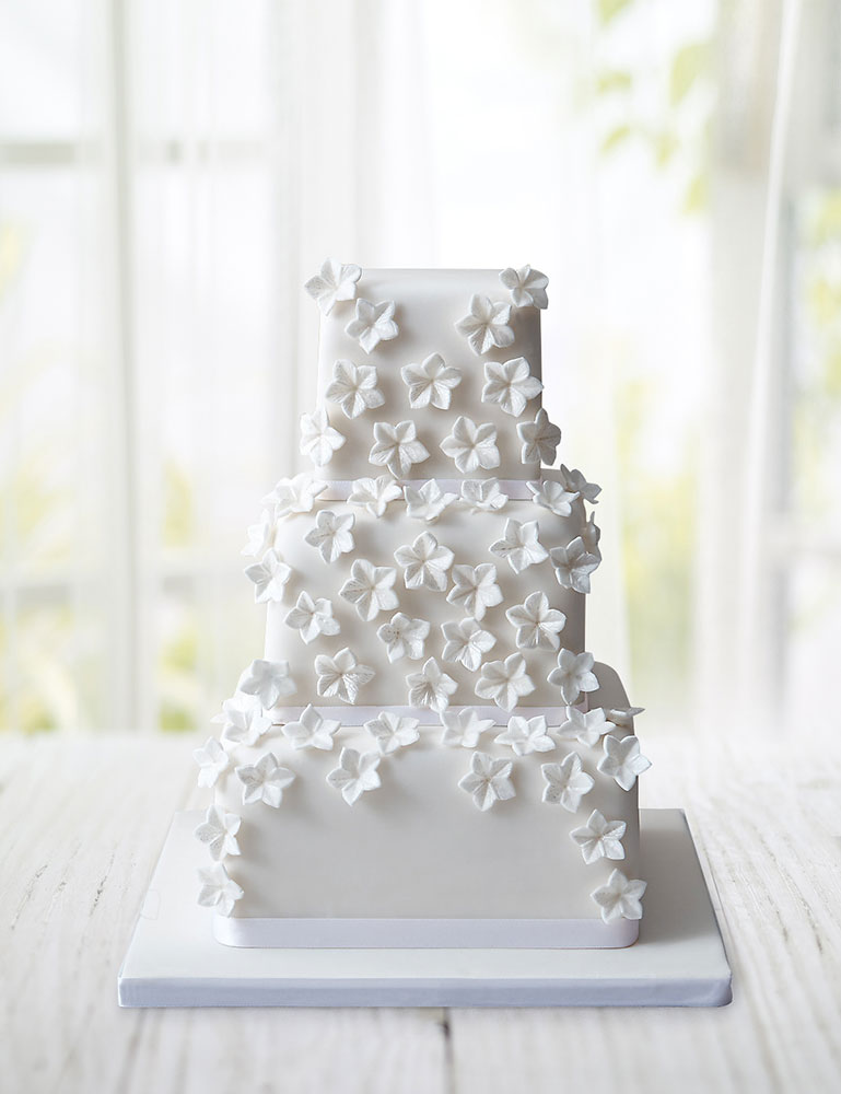 weddingcakes_white_flower_square_big_01.jpg