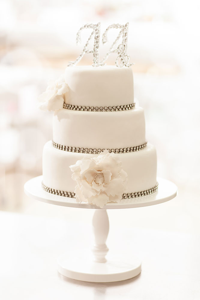 weddingcakes_white_glitter_big_01.jpg